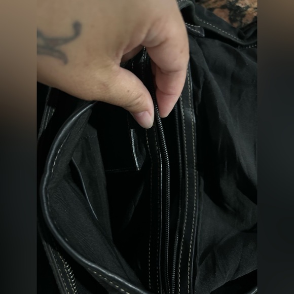 Authentic Coach messenger bag. Size medium. Pre loved. Condition 10:10 - Picture 10 of 15